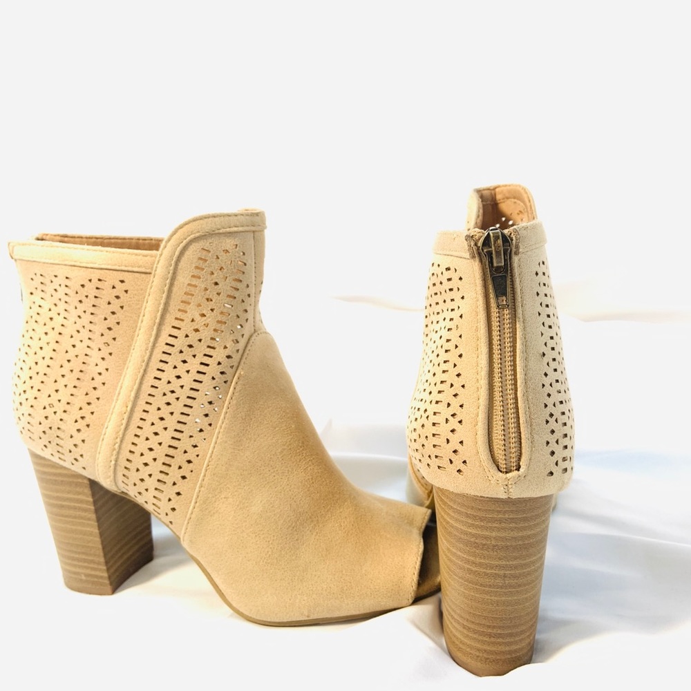 Women bootie shoes still new